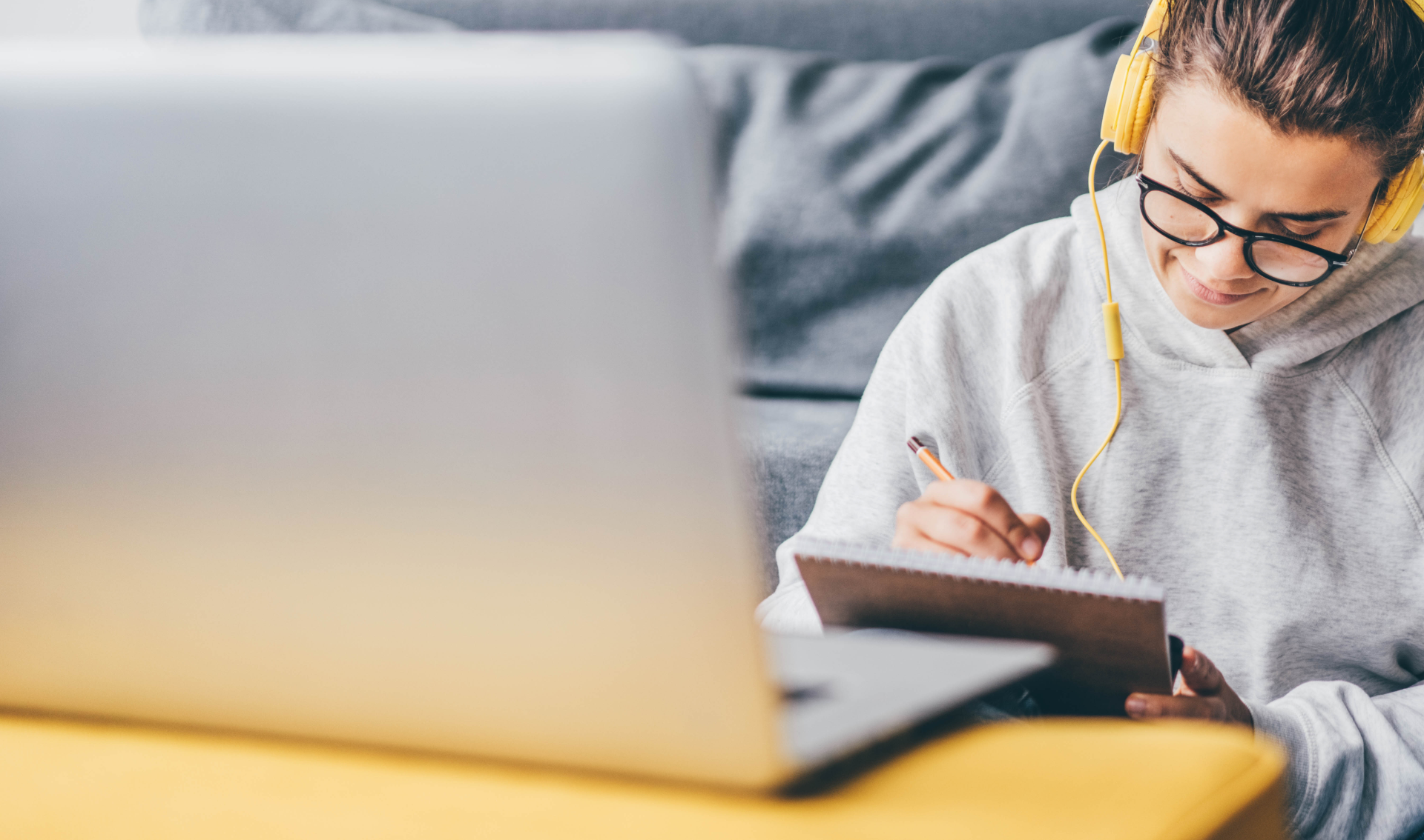 woman-studying